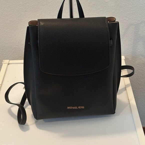 Michael Kors Emilia Belted Backpack Black Leather Medium with matching wallet - Picture 4 of 11